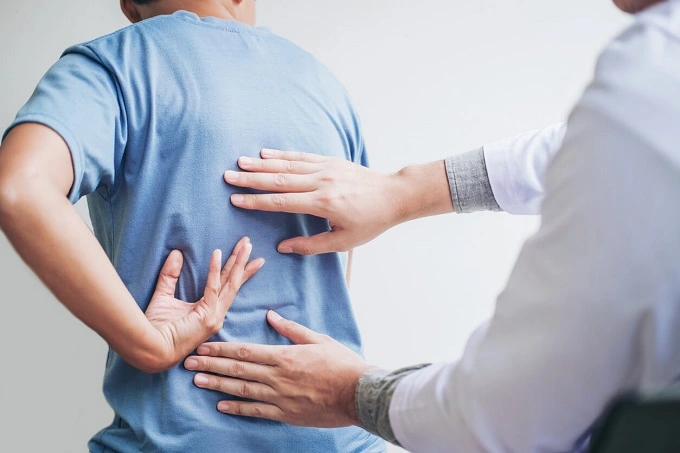 علل مختلف کمر درد و وظیفه متخصص در تشخیص آن