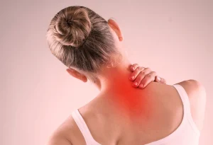 علت درد پشت گردن و شانه